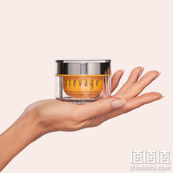 Elizabeth Arden 伊丽莎白雅顿 橘灿铂粹御肤 颈肩抗老紧致修护精华霜50mL 377.78元（可3件92折） 值值值-买手聚集的地方