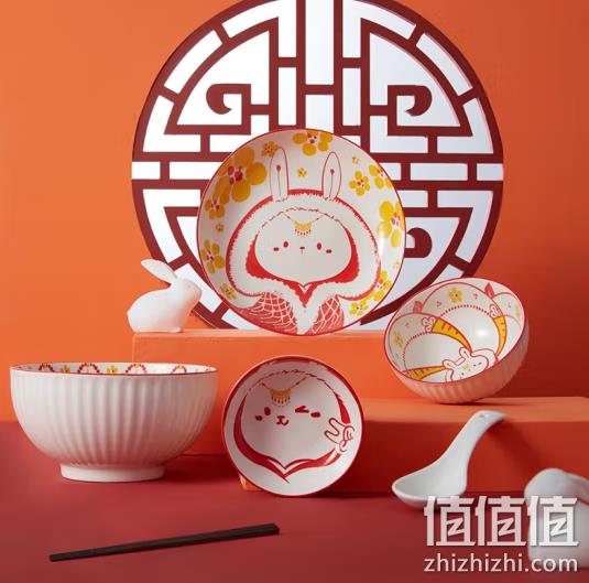 共禾京品 周大福联名 草莓甜心兔釉下彩碗碟6件套 29.9元包邮（需领券） 值值值-买手聚集的地方