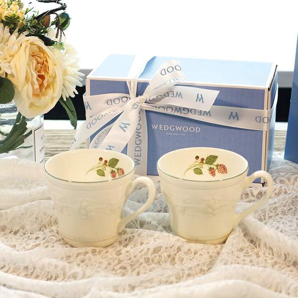 Wedgwood 玮致活 欢愉假日系列 树莓浮雕陶瓷马克杯 350ml*2个 新低184.39元，可3件9折 值值值-买手聚集的地方