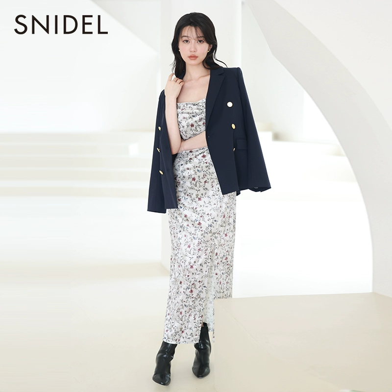SNIDEL 2023冬新品女士含羊毛纯色翻领双排扣西装外套SWFJ234004 384元（天猫旗舰店1014元） 值值值-买手聚集的地方