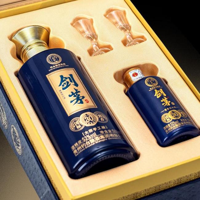 产自贵州茅台镇，剑茅府 国标酱香30 53度酱香型白酒500mL+100mL瓶 礼盒装（含酒杯2只） 配礼袋 104.6元包邮 值值值-买手聚集的地方