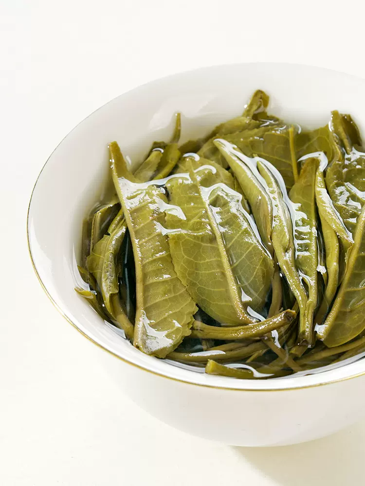 舌底鸣泉 2023年易武茶蟒蛇箐云南古树普洱生茶饼 357g 29.9元包邮 值值值-买手聚集的地方