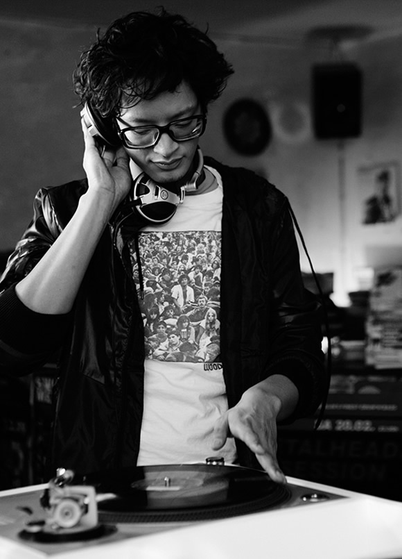 AKG K181DJ高性能DJ重低音耳机 