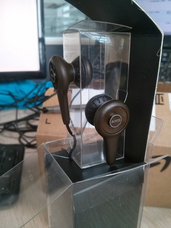 AKG K309