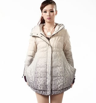 波司登女式中长款羽绒服