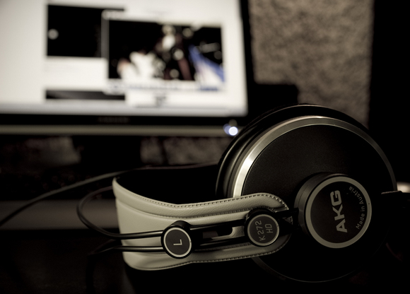 AKG K272HD头戴式高清解析顶级监听耳机