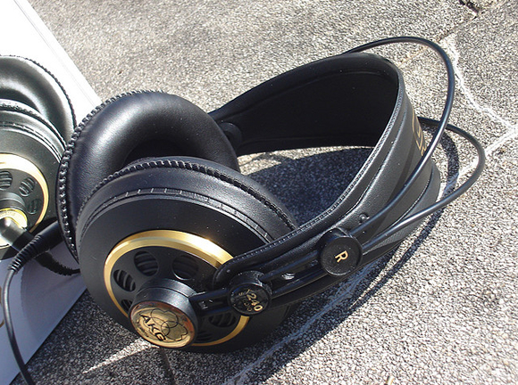 AKG K240S半开放式监听耳机