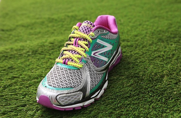 New Balance W1080v3女士顶级慢跑鞋