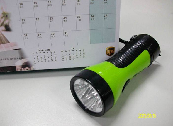得力3661 LED充电式手电筒
