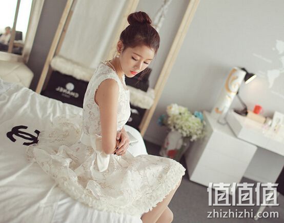 女士无袖连衣裙