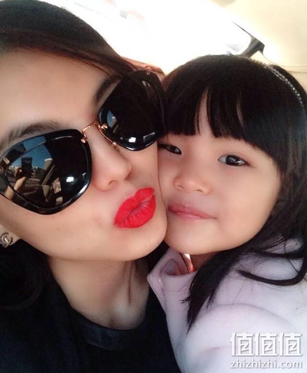 Prada 副牌 Miu Miu 缪缪 10NS 1AB3M1 黑色10NS猫眼太阳镜