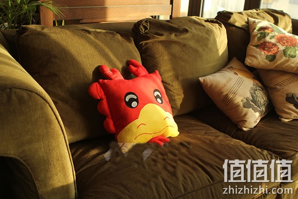 龙靠垫