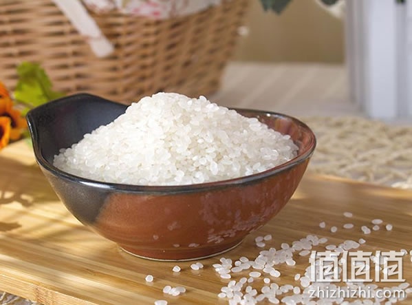 十月稻田东北大米