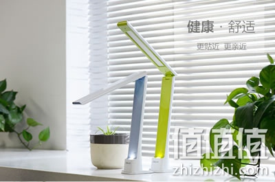 德力西LED可折叠护眼台灯