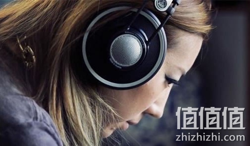 AKG K702耳机