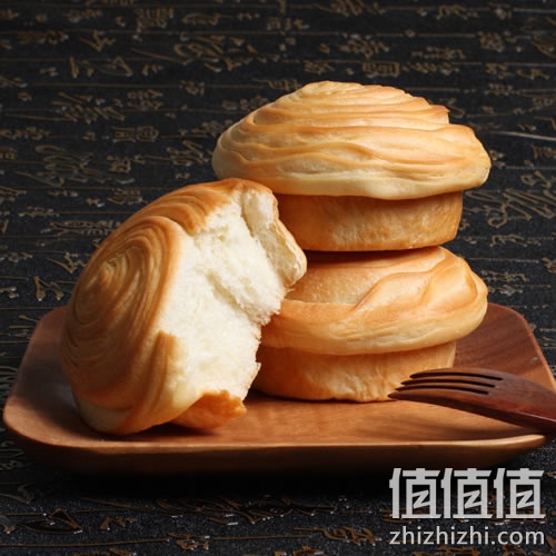 爱乡亲手撕面包 