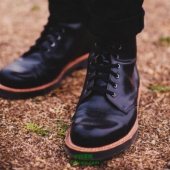 限8码，Dr. Martens  Charlton 男士8眼马丁靴 4折 $76 到手￥645