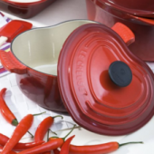 Prime会员：Le Creuset 酷彩 珐琅铸铁心形法式烧锅 1.9L 樱桃红  含税直邮802元！