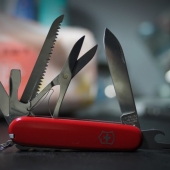 Victorinox 维氏军刀 瑞士军刀标准系列猎人1.3713(91毫米 15种功能)*2把 ￥248包邮（双重优惠）