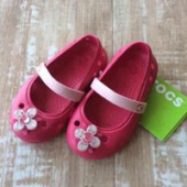 Crocs 卡洛驰 keeley springtime flat PS花朵儿童时尚洞洞鞋/沙滩鞋 两色