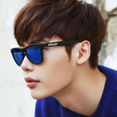 奥克利（OAKLEY） Frogskins 休闲系列 中性太阳镜 简约复古
