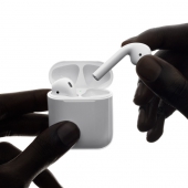 苹果（Apple） 亮黑色AirPods即将上市 钱准备好了么？