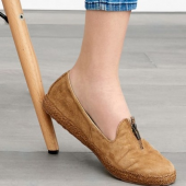 UGG Selarra 女士平底鞋 灵活舒适