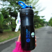 限prime会员，BlenderBottle 专业蛋白粉摇摇杯800ml 凑单免费直邮到手￥82.19 国内￥158