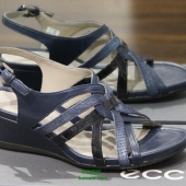ECCO 爱步 触感系列 女士真皮坡跟凉鞋 4折 $60 到手￥485