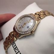 精工（SEIKO） SUT076 女士时装腕表 施华洛世奇水钻装饰 简洁优雅