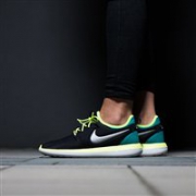 成人可穿：NIKE 耐克 ROSHE TWO 大童款运动鞋