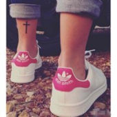 成人可穿：Adidas阿迪达斯 Stan Smith J大童款三叶草板鞋 玫红粉尾/蓝尾