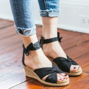 UGG 女士真皮坡跟凉鞋 3色 时尚吸睛