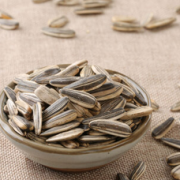 限地区： 徽记 绿茶瓜子 500g   4.9元（19.9元，满减+用券）