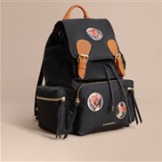 burberry 巴宝莉 中号帕拉斯头像嵌花功能性尼龙背包