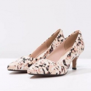国内折后￥1169，17年新款 Clarks 其乐  Isidora Faye女士真皮印花高跟单鞋  Prime会员免费直邮
