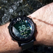 松拓（SUUNTO）  Core 核心 All Black SS014279010 深黑铝户外腕表 炫酷全黑 持久续航