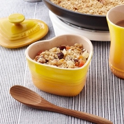 酷彩（Le Creuset）  珐琅炫瓷心型烤罐 带盖 300ML