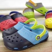 Crocs 卡洛驰 electro2.0 clog 童款拼色洞洞鞋