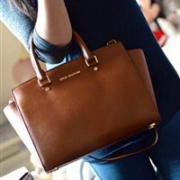 好价速入！Michael Michael Kors 中号 Selma 十字纹皮斜挎包