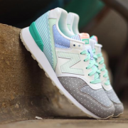 New Balance 新百伦 wr996 女款跑鞋 简约经典 轻盈减震