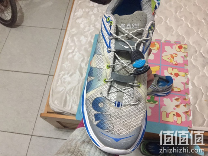 HOKA ONE ONE跑鞋好不好？外形不输斯凯奇，晒一晒我的Hoka One One huaka跑鞋，HOKA ONE ONE跑步鞋推荐