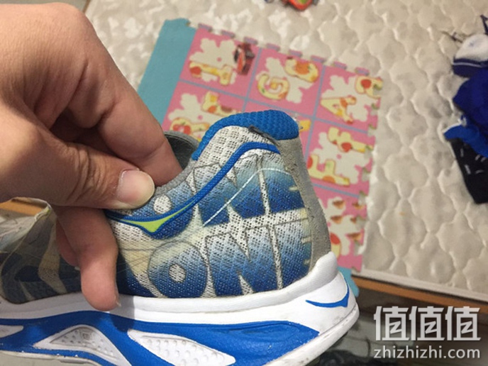 HOKA ONE ONE跑鞋好不好？外形不输斯凯奇，晒一晒我的Hoka One One huaka跑鞋，HOKA ONE ONE跑步鞋推荐