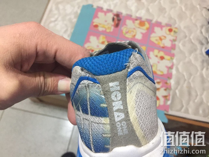 HOKA ONE ONE跑鞋好不好？外形不输斯凯奇，晒一晒我的Hoka One One huaka跑鞋，HOKA ONE ONE跑步鞋推荐