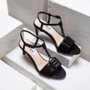 国内折后￥1259，17年夏季新款 Clarks 其乐 女士真皮中跟凉鞋  Prime会员免费直邮