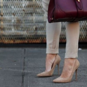 Stuart Weitzman 多款女鞋4折起+额外75折，Queen 绒面小羊皮浅口鞋 2色 $ 129.92