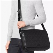 MICHAEL KORS 迈克·科尔斯印花单肩斜跨公文包