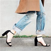 GIGI同款：Stuart Weitzman Nearlynude 麂皮高跟凉鞋 湖蓝色