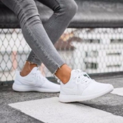 NIKE 耐克  ROSHE TWO 女士运动鞋