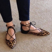 国内￥808，Sam Edelman Rosie浅口羊绒绑带尖头单鞋 $42.99